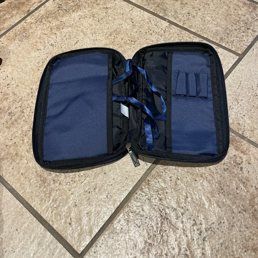 Navy blue bible cover - Picture 4 of 5